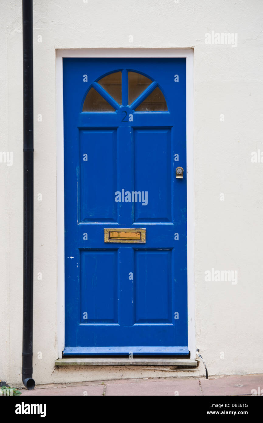 Nr. 2 blaue Haustür in Brighton East Sussex England UK Stockfoto