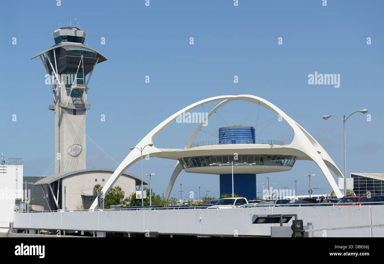 Los Angeles International Airport mit Kontrollturm und Thema Gebäude Stockfoto
