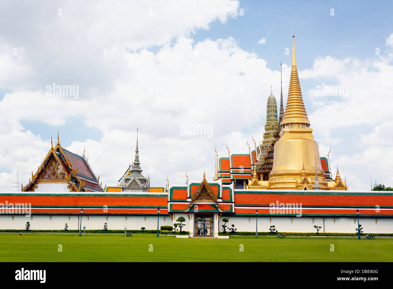 Wat Phra Kaeo (Tempel des Smaragd-Buddha) im Grand Palace, Bangkok, Thailand Stockfoto