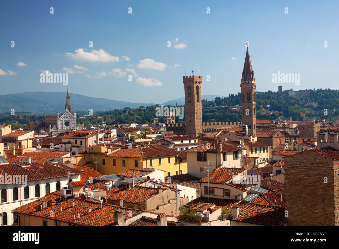 Florenz-Skyline vom Campanile des Doms mit Santa Croce Kirche, Bargello und Badia Fiorentina erhebt sich am Horizont der Toskana Italien Stockfoto