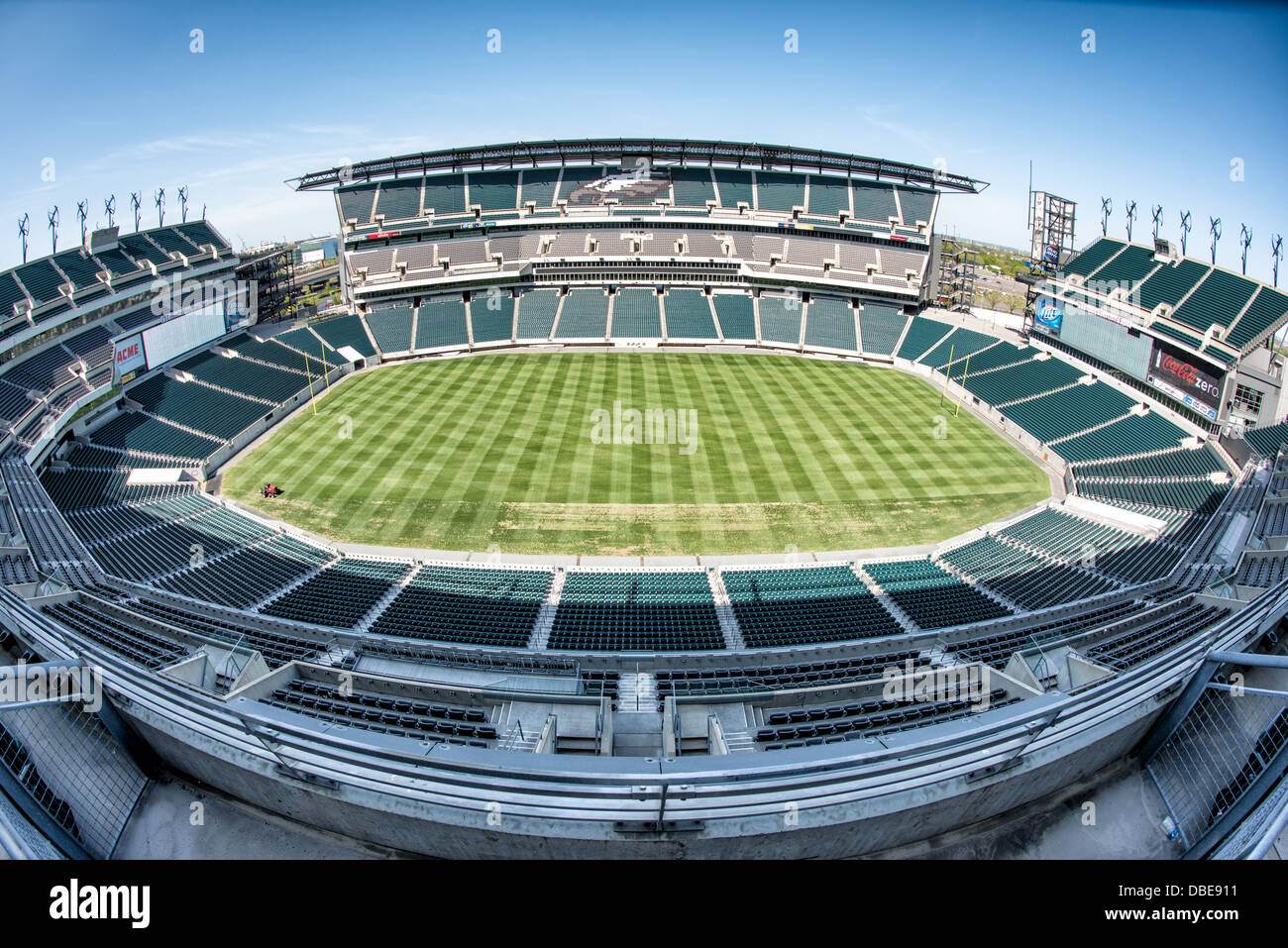 Lincoln Financial Field Leere Stadium Philadelphia // Weitwinkelaufnahme eines leeren Lincoln Financial Fields, Heimstadion der Philadelphia Eagles in Philadelphia, Pennsylvania. Das Stadion bietet Platz für 67.000 Personen. Stockfoto