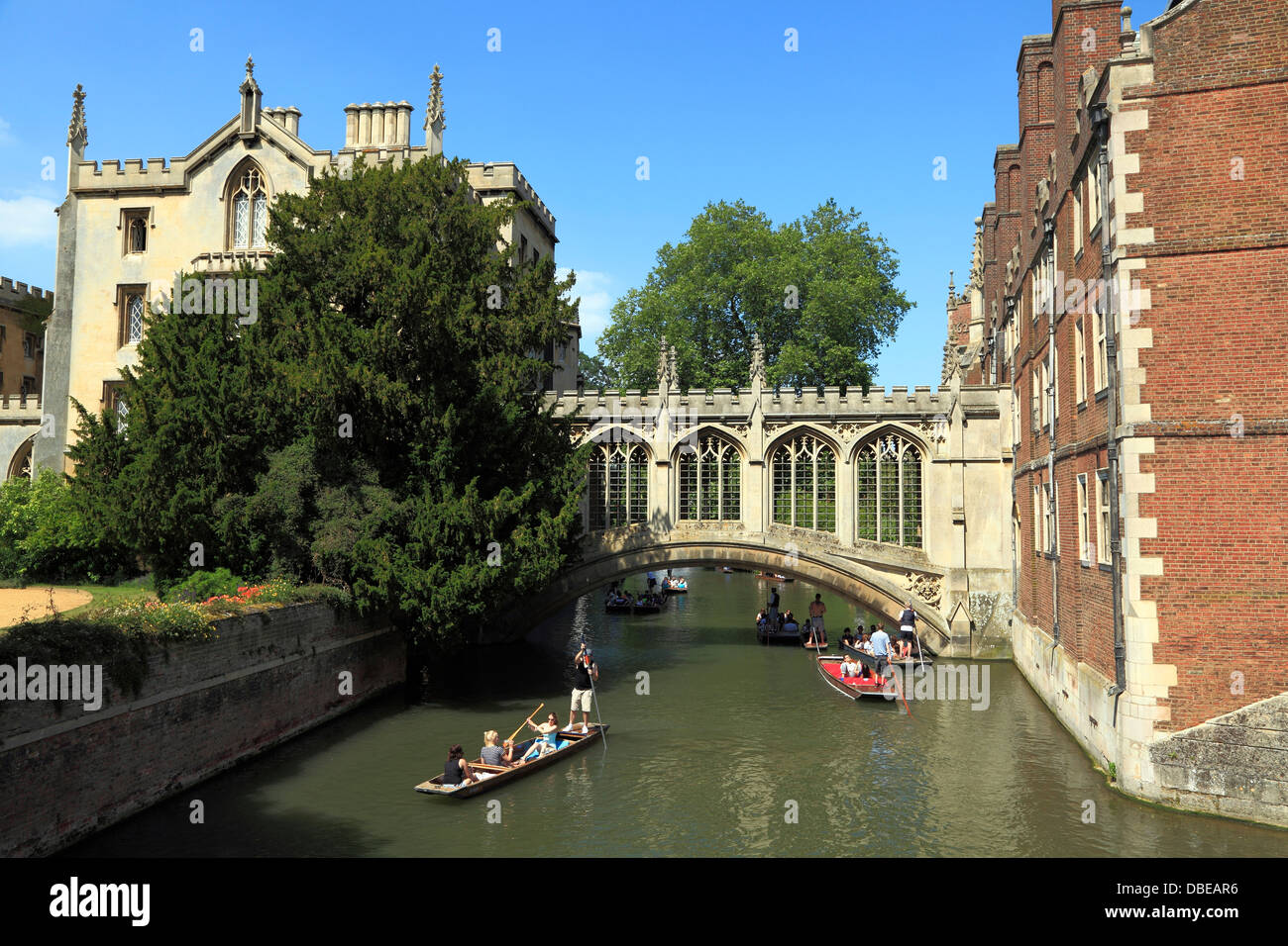 Cambridge, Seufzer-Brücke, Fluss Cam, St. Johns College, flache England UK Stockfoto