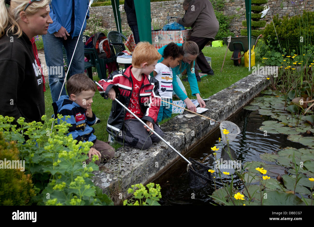 Kinder und erwachsene Fotos und Bildmaterial in hoher Auflösung Alamy