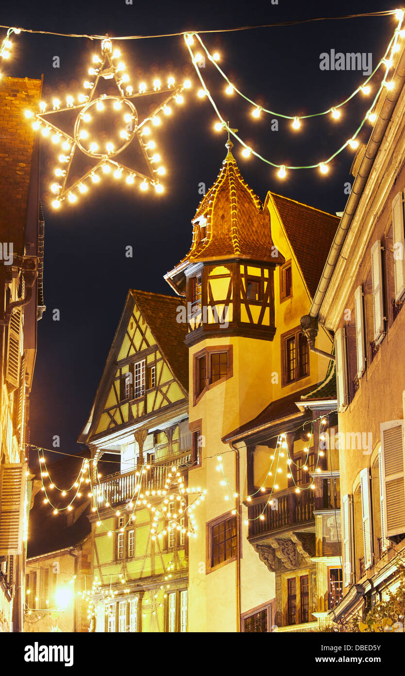 Maison Pfister (Deutsch kulturhistorischem) mit Weihnachtsbeleuchtung in der Nacht. Colmar. Weinstraße. Haut-Rhin. Das Elsass. Frankreich Stockfoto