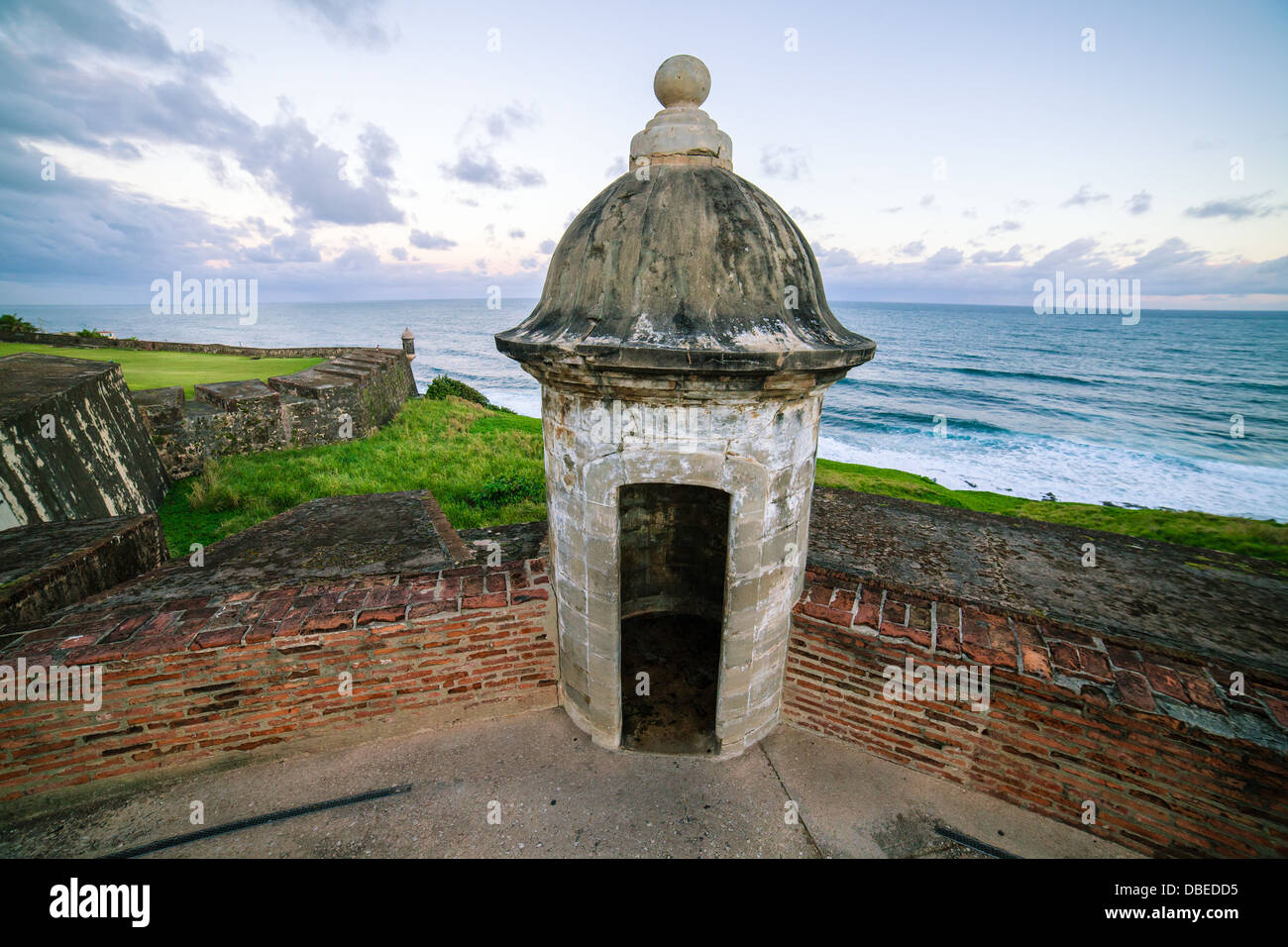 Turm an der Wand des San Cristobal Fort in Old San Juan, Puerto Rico. Stockfoto
