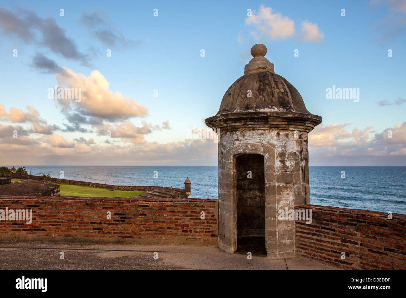 Morgendämmerung am San Cristobal Fort in Old San Juan, Puerto Rico. Stockfoto
