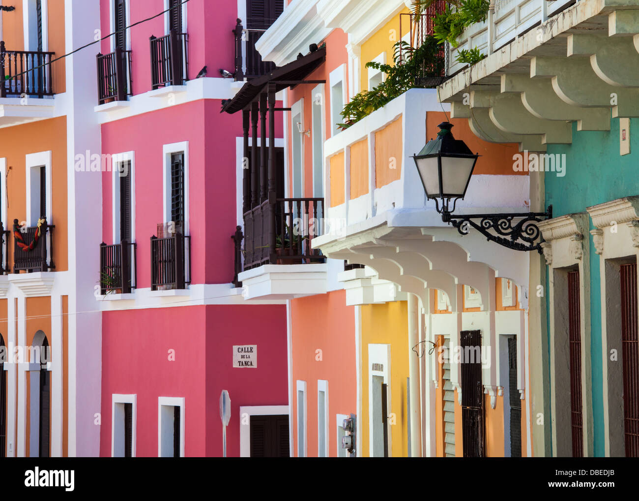 Bunte Häuser säumen San Sebastian Straße in der Altstadt von San Juan, Puerto Rico Stockfoto