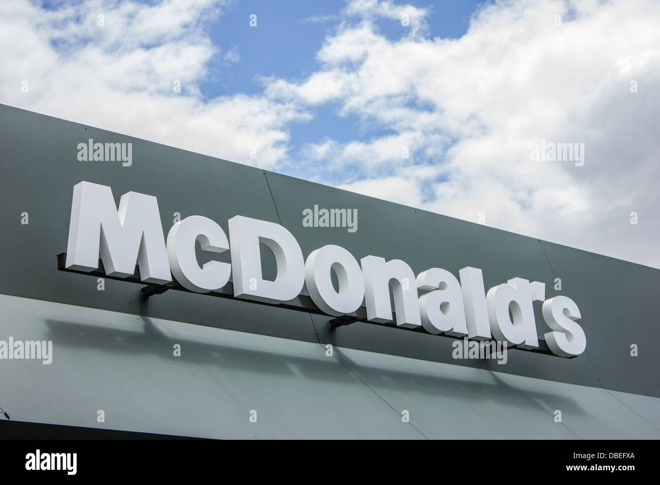 McDonald-Namen in einem dunklen Grün Dach Stockfoto