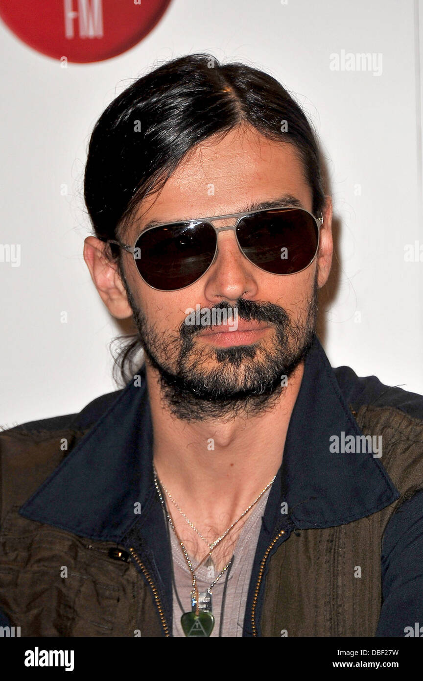 Tomo Milicevic an die 30 Seconds To Mars "This Is War" CD signing bei Gibert Joseph. Paris, Frankreich - 07.06.11 Stockfoto