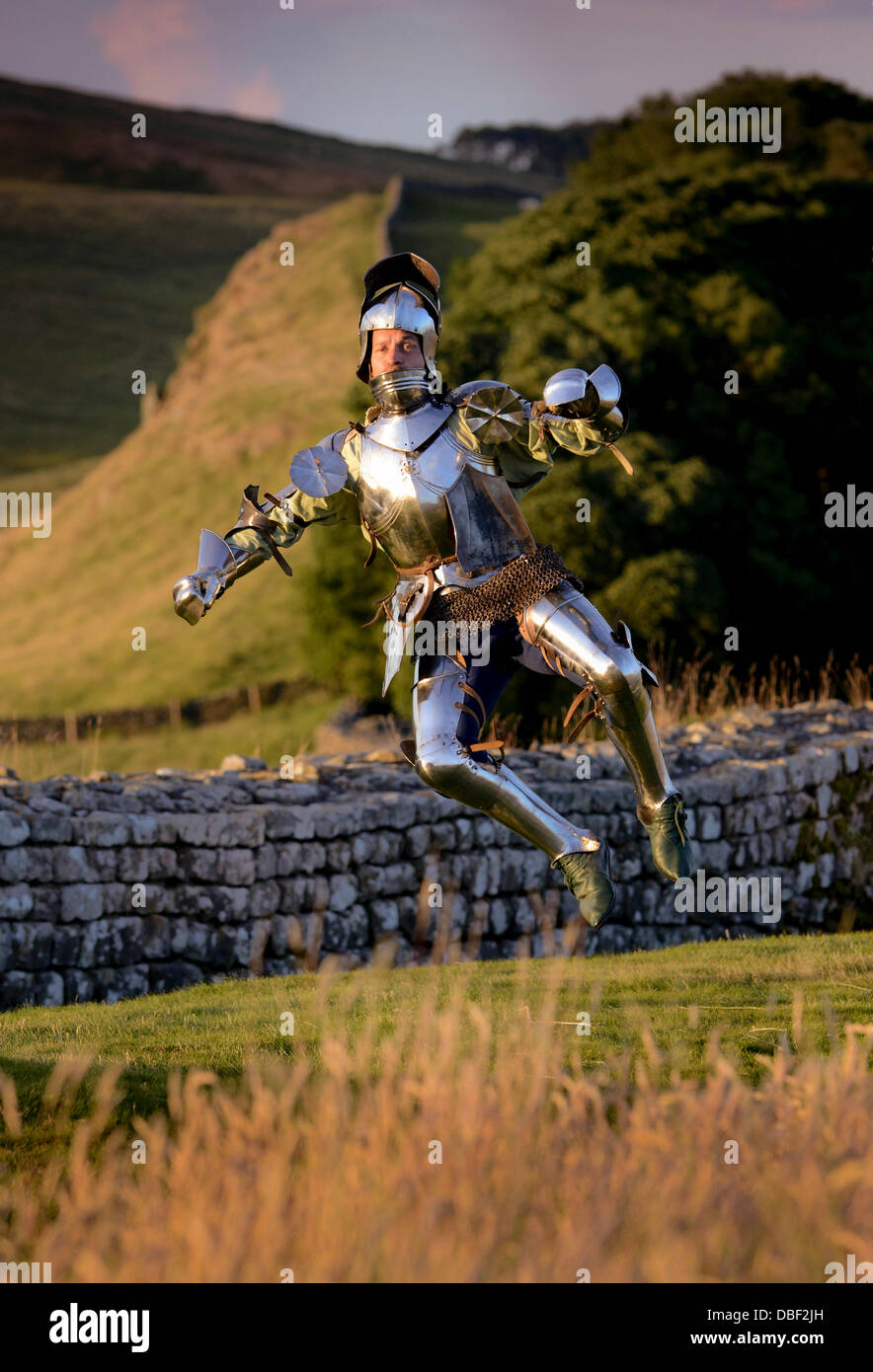 Hadrian Wall, Northumberland, UK. 29. Juli 2013. Königin Victoria trat ein Roman Gladiator und mittelalterliche Ritter am römischen Kastells Housesteads an Hadrian Wand in der Nähe von Hexham, Northumberland kündigte letzte Nacht vor einer Umfrage von English Heritage heute 30.07.13. Fast 7 von 10 (68 %) Briten möchte laut einer Umfrage im Auftrag von English Heritage vor der Sommersaison Veranstaltungen, die 2000 Jahre Geschichte zum Leben an seinen Standorten im ganzen Land – einschließlich der Hadrianswall (im Bild) bringt das 21. Jahrhundert zu entkommen. Bildnachweis: Jim Holden/Alamy Live-Nachrichten Stockfoto