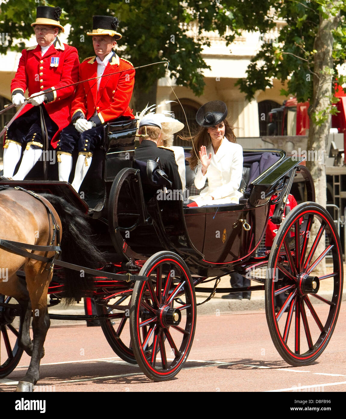Prinz Harry, Catherine Middleton, Herzogin von Cambridge Trooping The Colour, offizieller Geburtstag der Queen zu feiern statt an der Mall-London, England - 11.06.11 Stockfoto