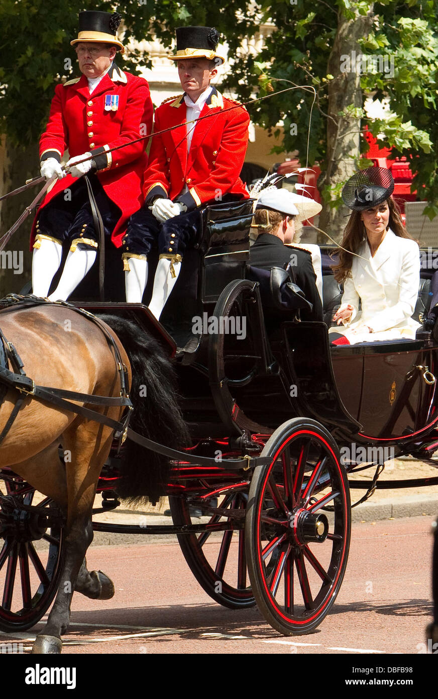Catherine Middleton, Herzogin von Cambridge Trooping The Colour, offizieller Geburtstag der Queen zu feiern statt an der Mall-London, England - 11.06.11 Stockfoto