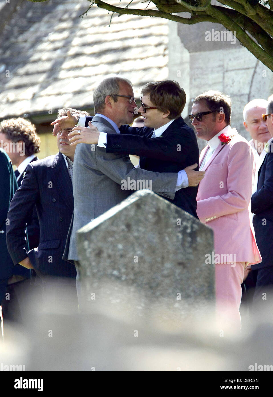 Harry Enfield und Alfie Allen der Hochzeit von Lily Allen und Sam Cooper Cranham, Gloucestershire - 11.06.11 Stockfoto