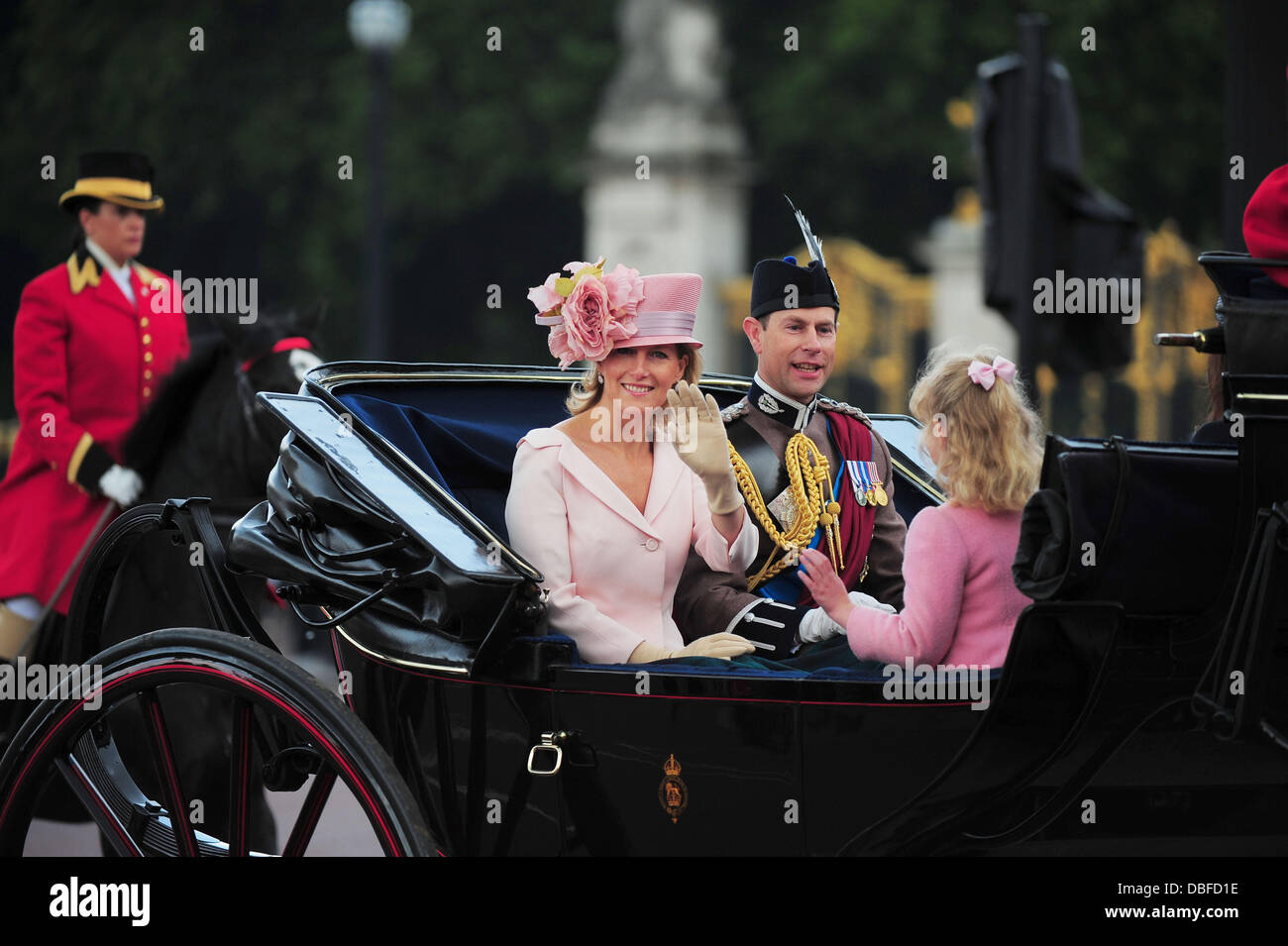 Sophie Rhys-Jones, Gräfin von Wessex, Prince Edward, Earl of Wessex und Lady Louise Windsor Trooping The Colour, offizieller Geburtstag der Queen zu feiern statt an der Mall-London, England - 11.06.11 Stockfoto