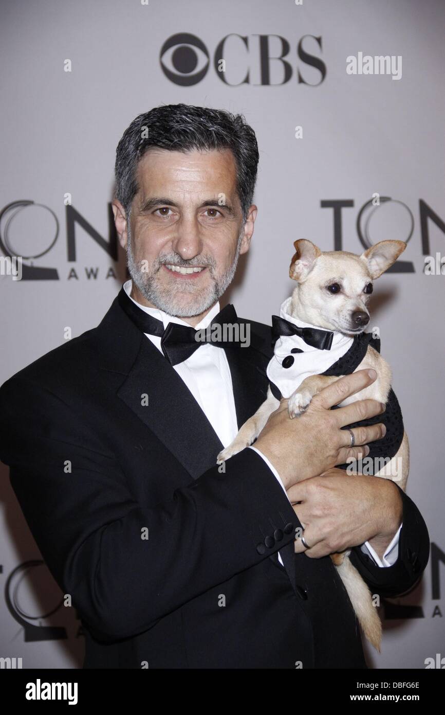 William Berloni und Bruiser 65. Annual Tony Awards, statt im Beacon Theatre - Ankunft New York City, USA - 12.06.11 Stockfoto