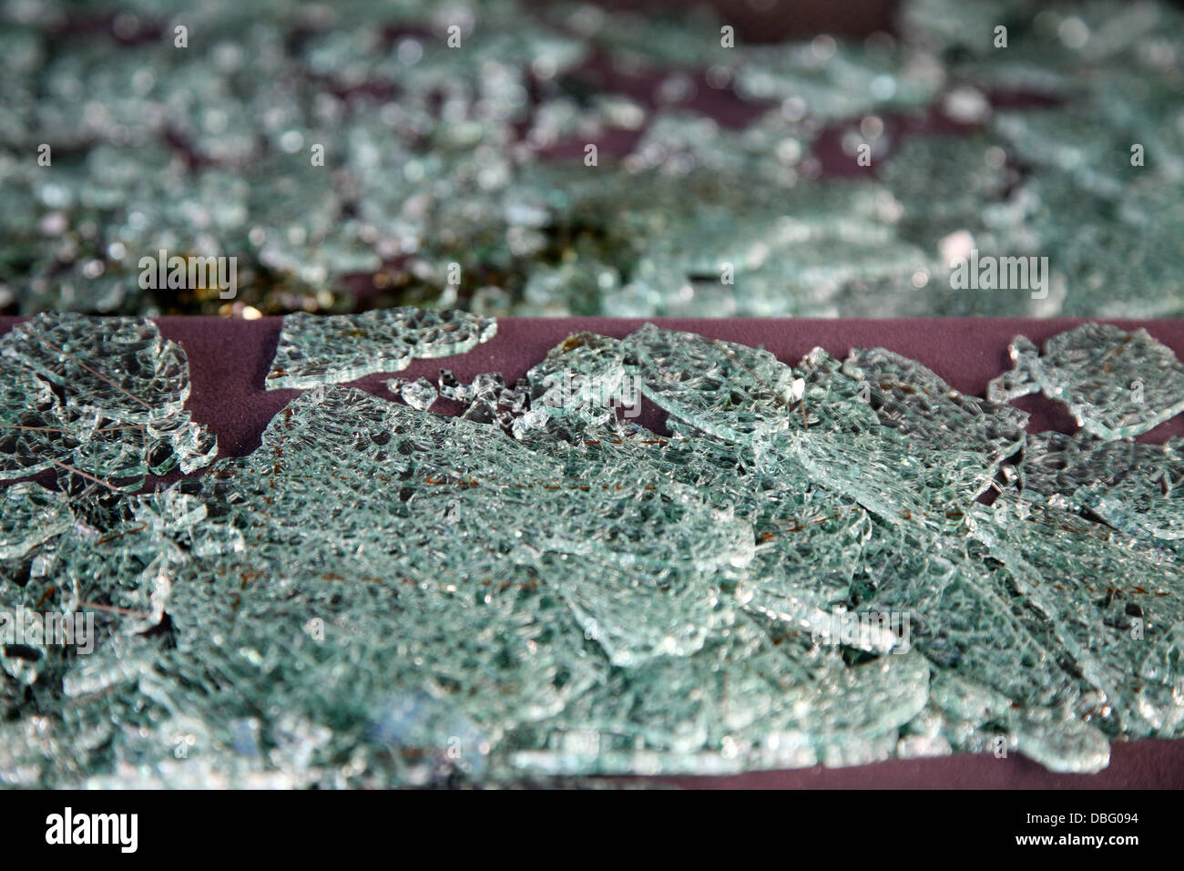 zertrümmerten Autofenster Stockfoto