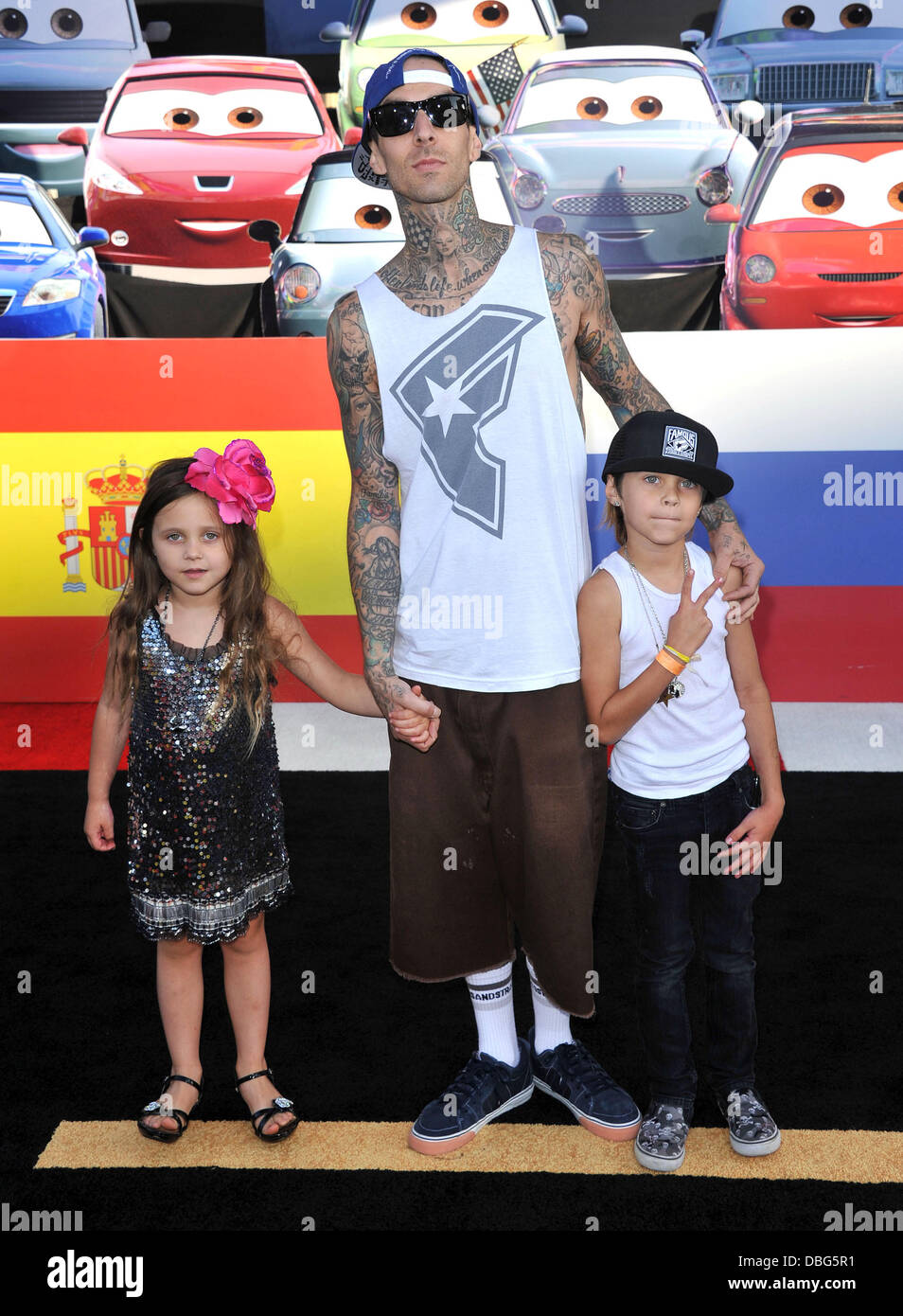 Travis Barker und seine Kinder The Los Angeles Premiere von "Cars 2" im El Capitan Theatre - Ankünfte Los Angeles, Kalifornien - 18.06.11 statt Stockfoto