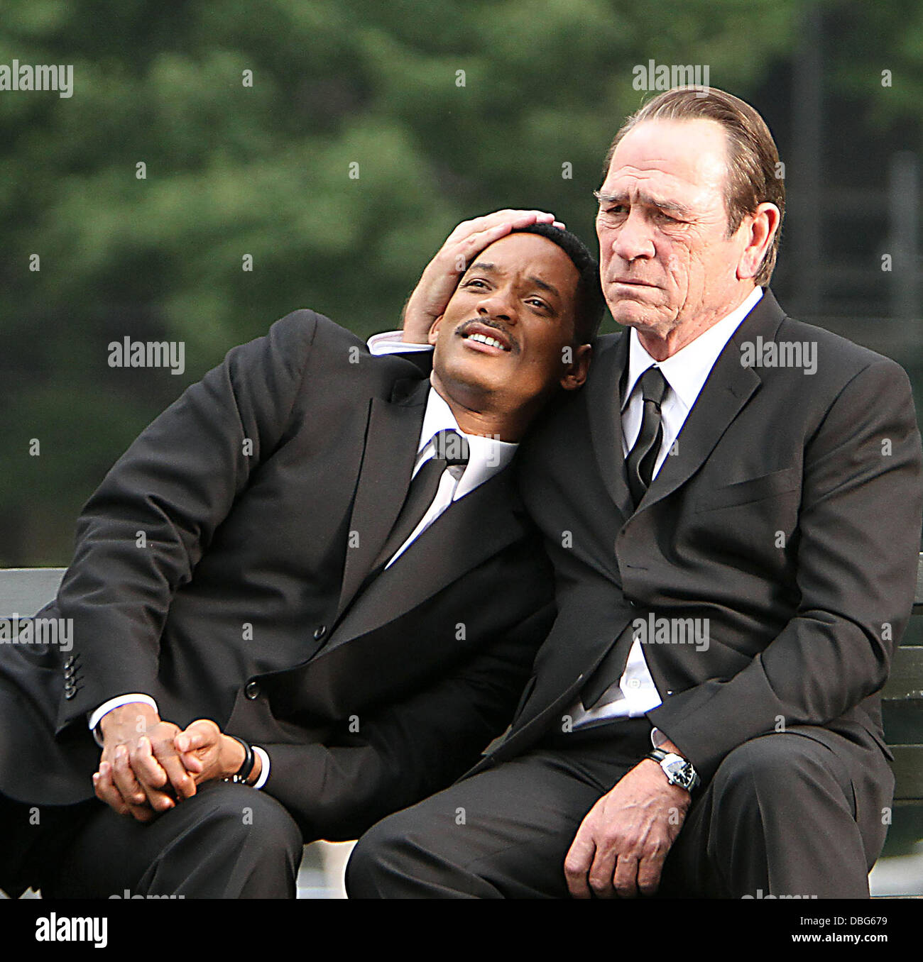 Will Smith und Tommy Lee Jones gelten schießen auf Position für "Men In Black 3" am Battery Park in New York City New York City, USA - 18.06.11 Stockfoto