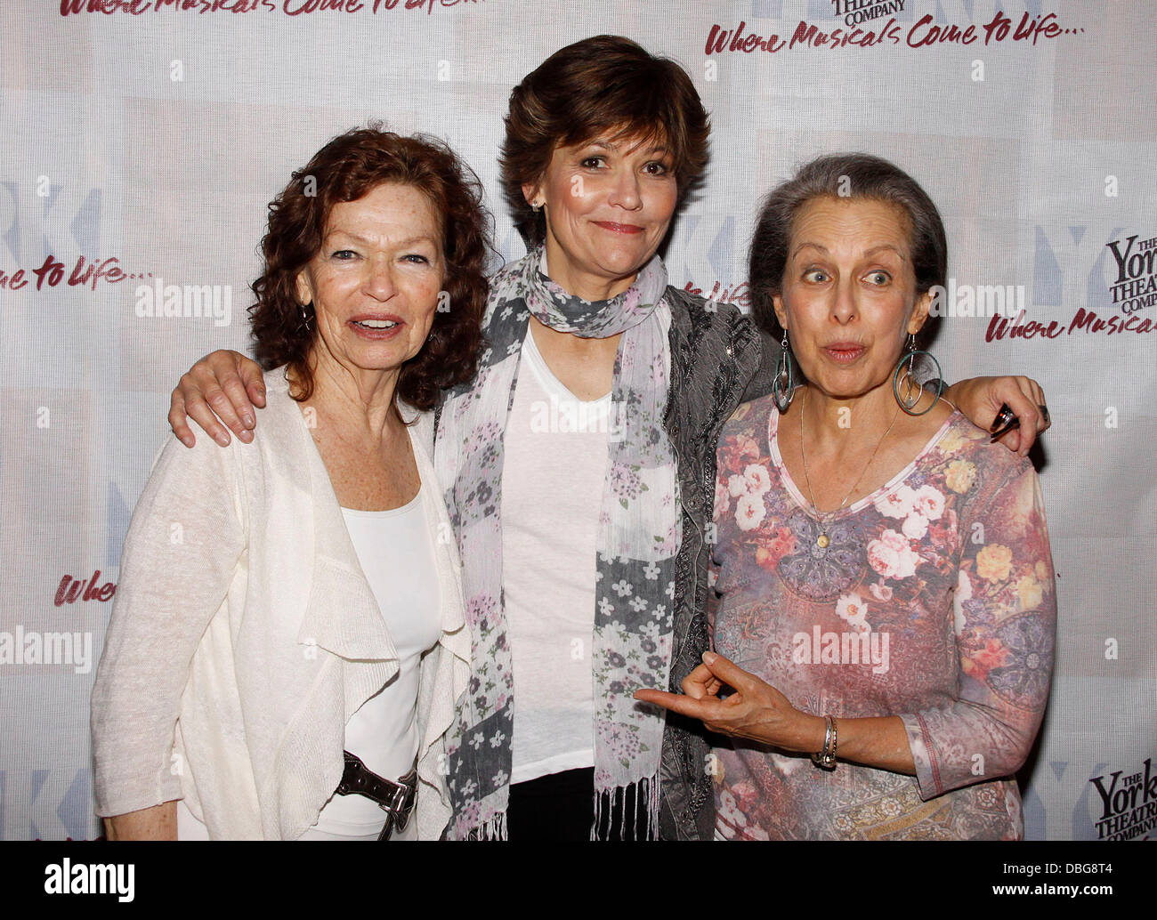 Gretchen Cryer und Cast Mitglieder Musicals in Mufti: "Noch immer meine Act Together" after-Party anlässlich der York Theatre Company New York City, USA - 19.06.11 Stockfoto