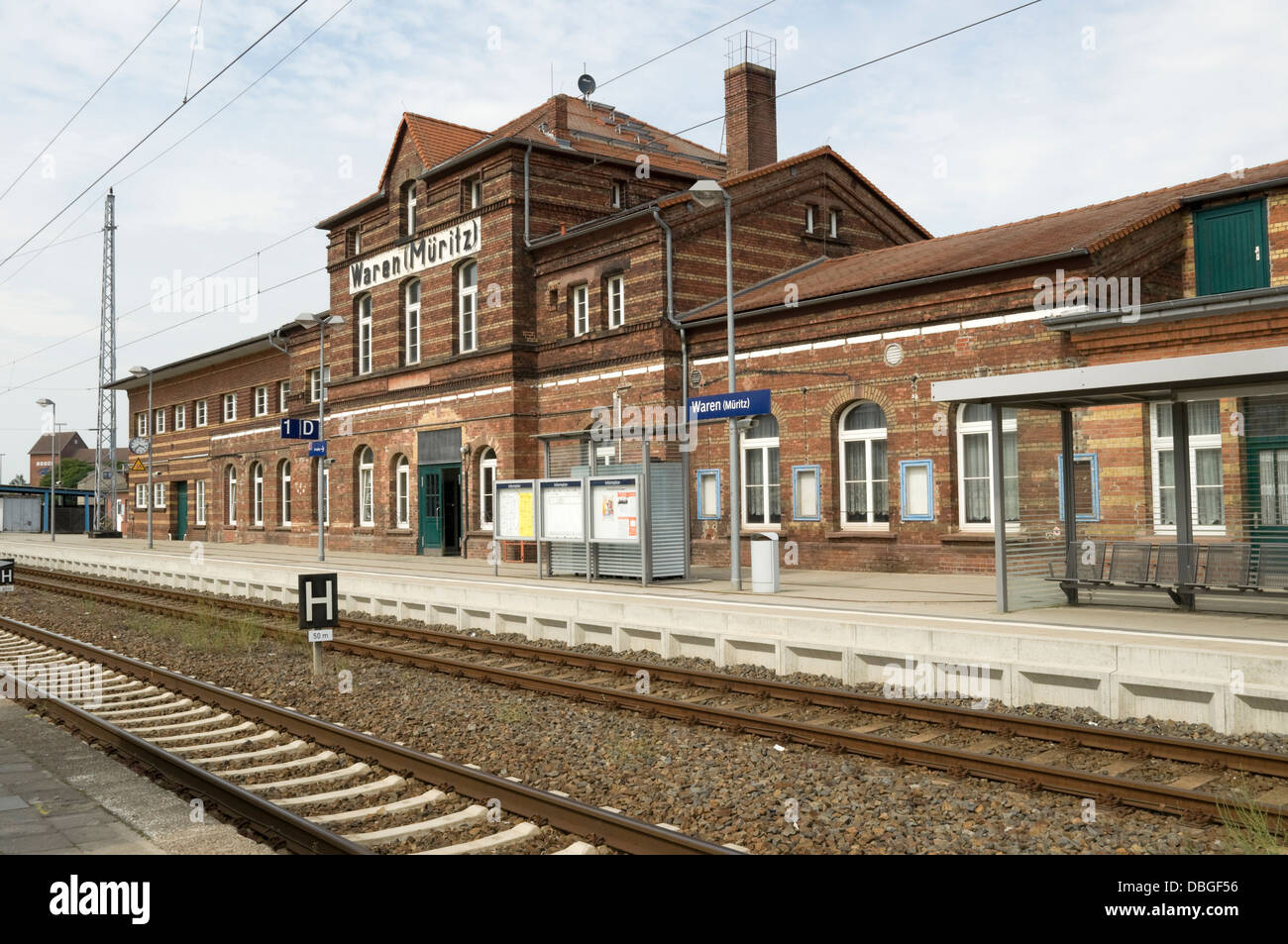 Waren (Müritz)-Bahnhof in Mecklenburg Western Pomerania, Deutschland. (Juli 2013) Stockfoto