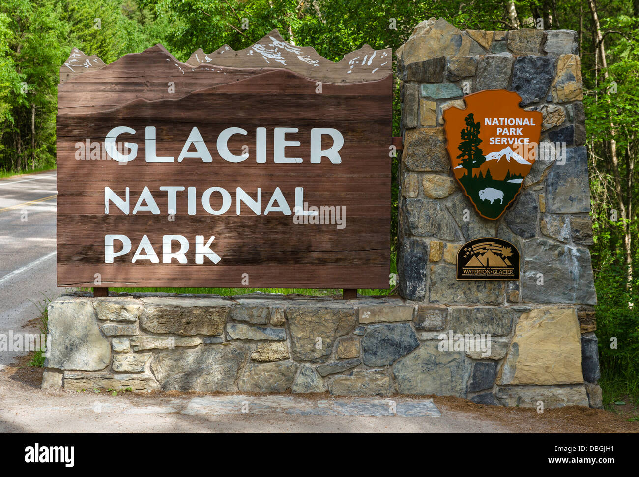 Ortseingangsschild nach Glacier National Park, Montana, USA Stockfoto
