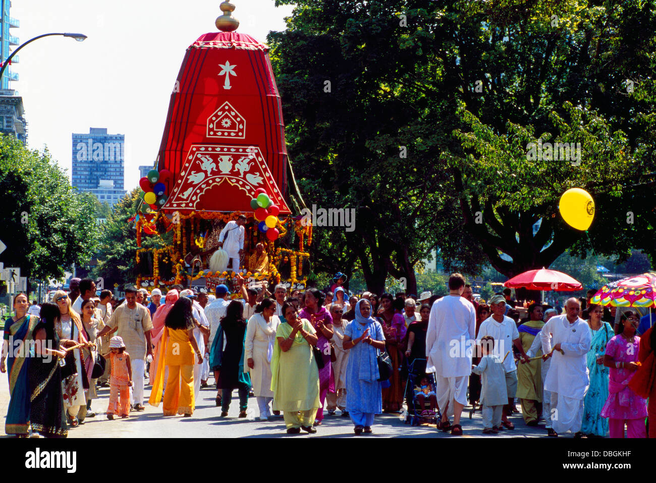 Hare-Krishna-Chariot-Parade und Festival of India, Vancouver, BC, Britisch-Kolumbien, Kanada - Anhänger gehen mit Float Stockfoto