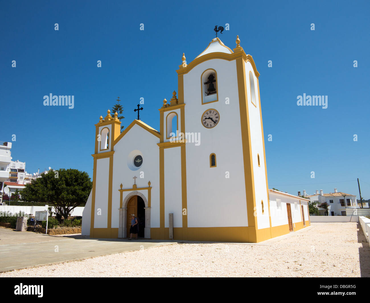 Praia da Luz, ein hübsches Fischerdorf und Feriendorf an der südwestlichen Küste Portugals Algarve. Stockfoto