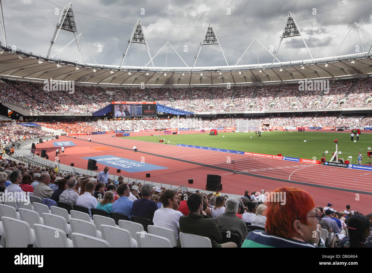 OLYMPIASTADION LONDON STARTFORD WÄHREND DER SAINSBURY GEBURTSTAG SPIELE Stockfoto