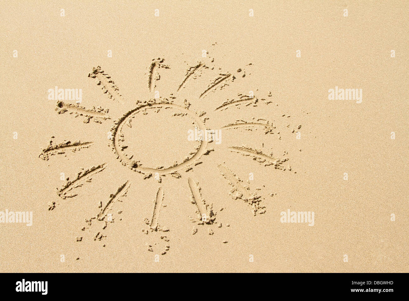 Sonne am goldenen Sandstrand Stockfoto