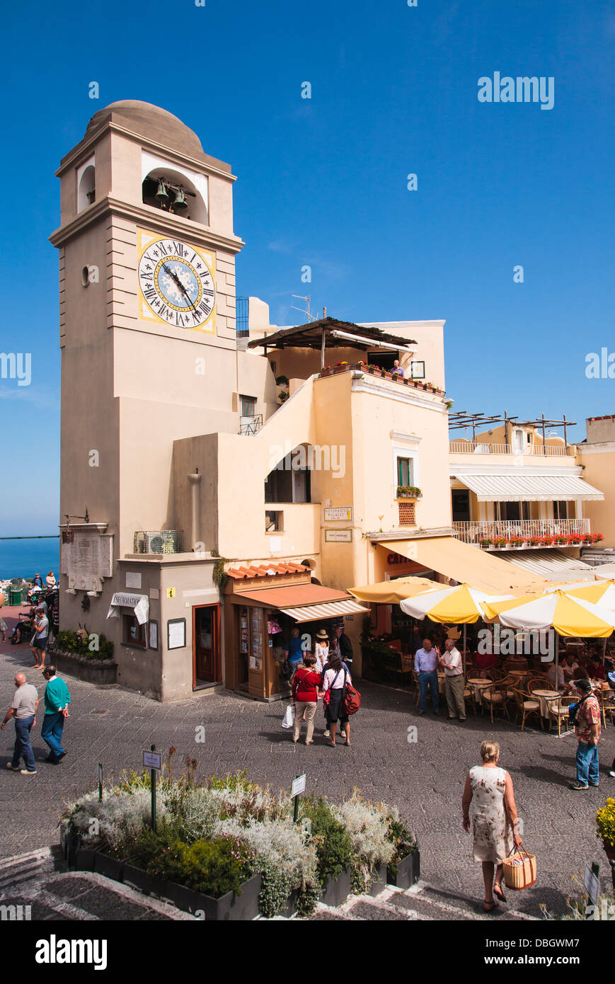 Der Uhrturm in via Roma auf der Insel Capri, Italien. Stockfoto