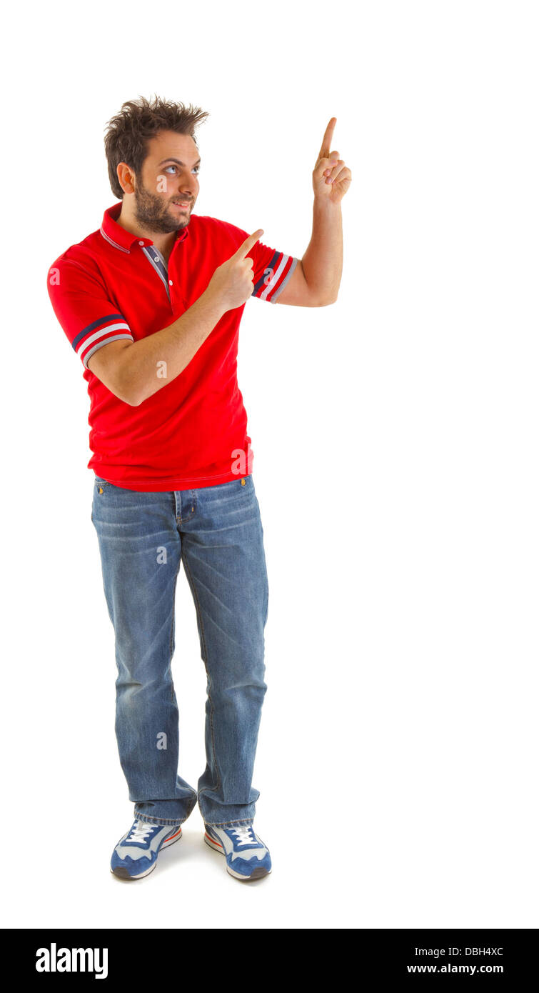 Mann mit rotem T-shirt auf weißem Hintergrund zeigte Stockfoto