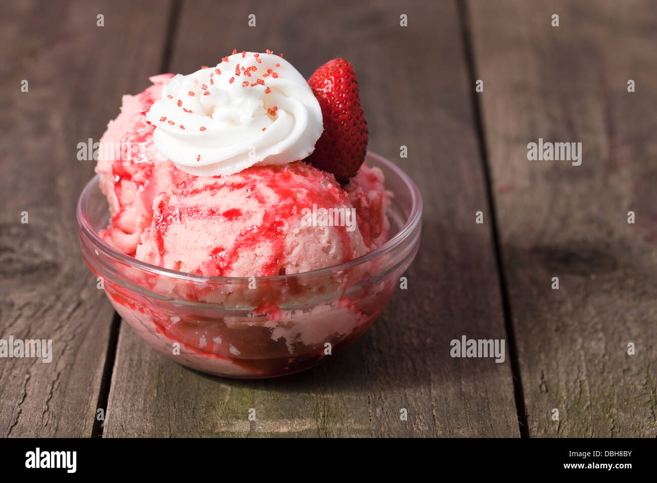 Erdbeer Eis aromatisiert Stockfoto