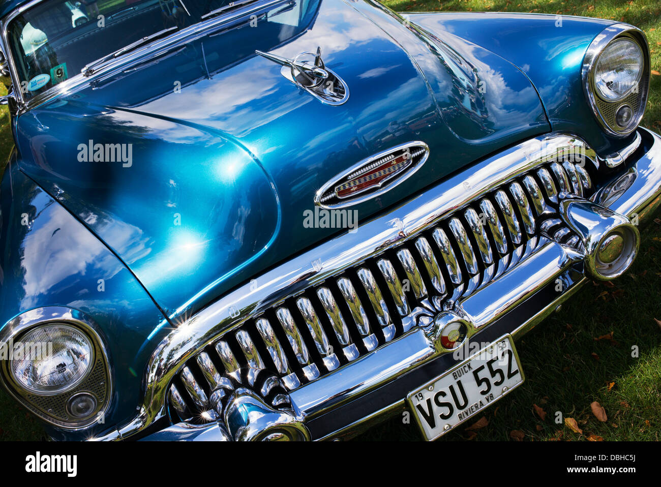 1953 Buick Riviera V8-front-End. Amerikanische Oldtimer Stockfoto