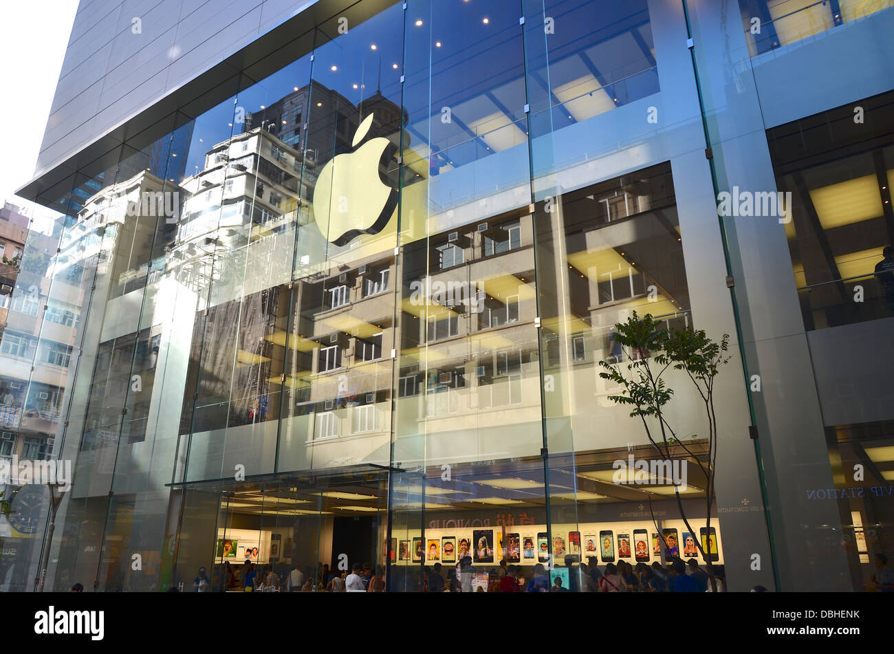 Glas und Stahl äußere des Apple Retail Store, mit dem berühmten beleuchtete Apple-Logo in Causeway Bay, Hong Kong. Stockfoto