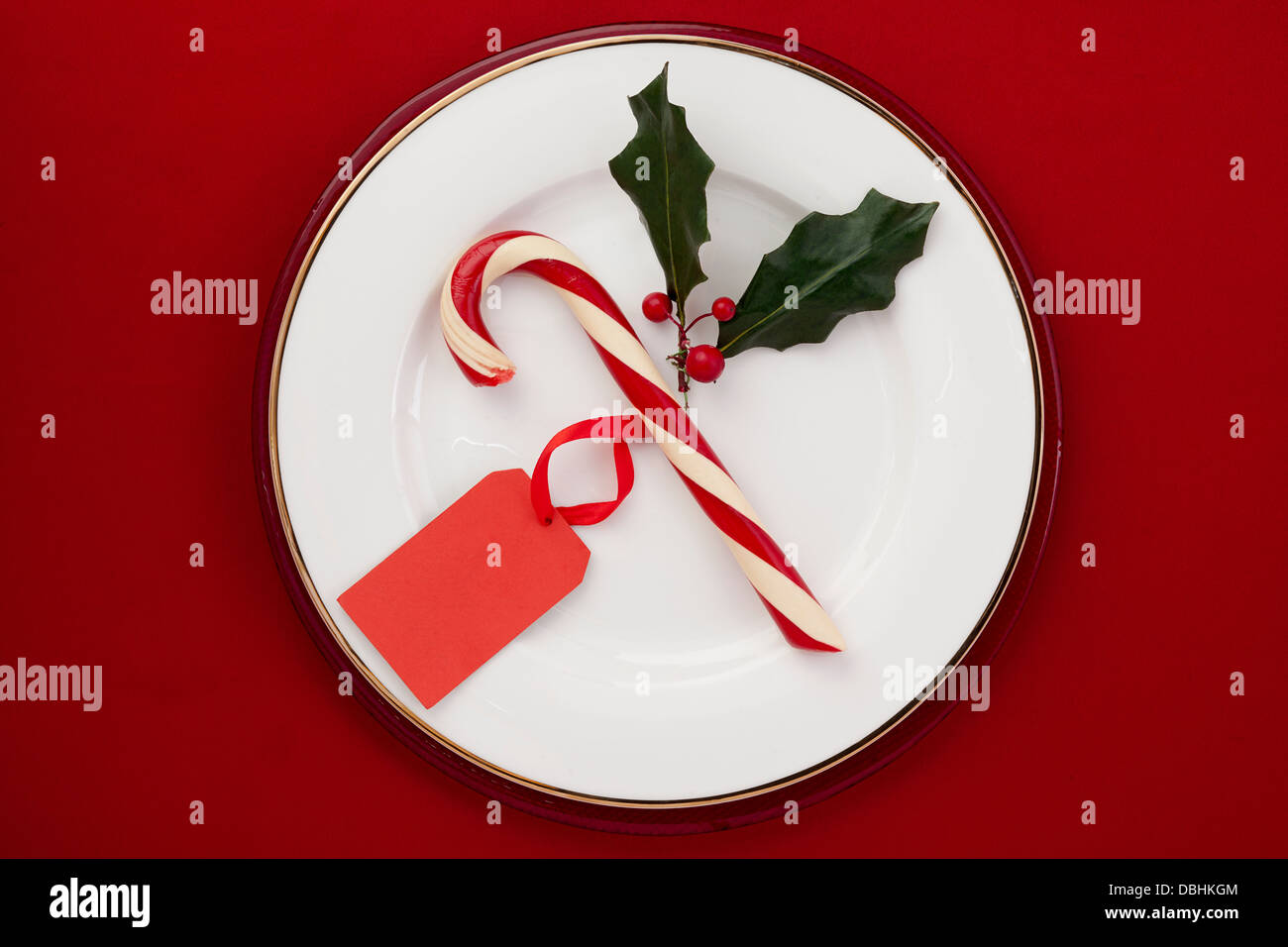 Zuckerstange mit roten Tag in einer Platte Stockfoto