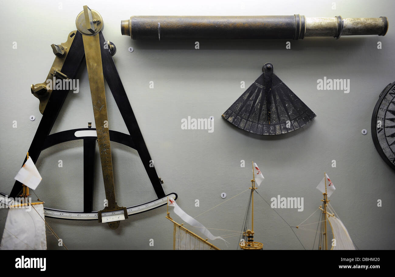 Alten Navigationsinstrumente. Vintage-Teleskop, Sextant und Quadrant. 18. Jahrhundert. Stockfoto
