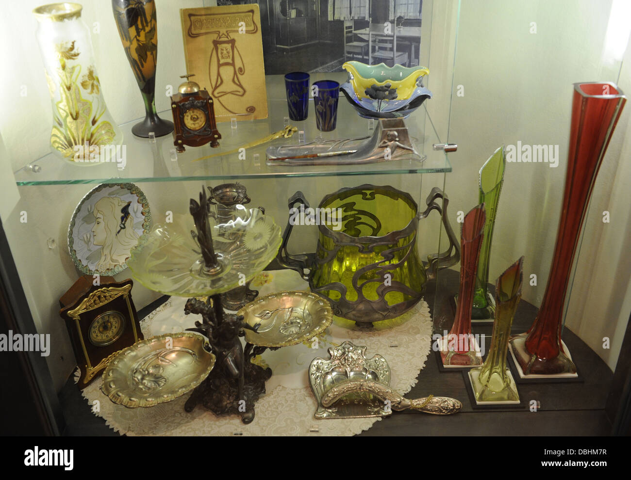 Art Nouveau. Glasschale. Anfang des 20. Jahrhunderts. Museum of History und Navigation. Riga. Lettland. Stockfoto