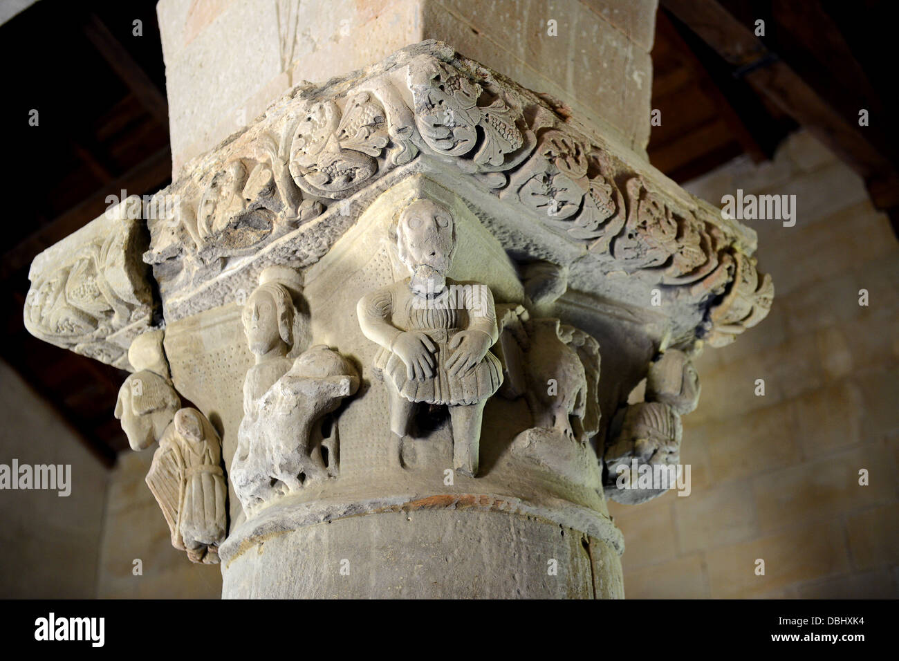 Geschnitzte Steinskulpturen am Santa Maria Assunta Kirche at Toano Italien auf der Mathilde von Canossa geht Reggio Emilia Hügel in der Stockfoto