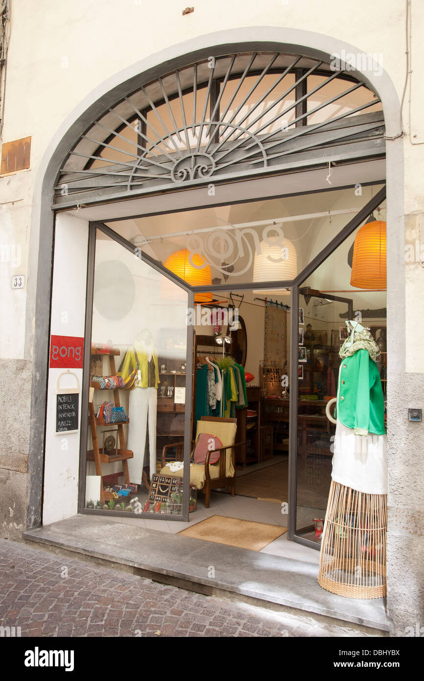 Lucca Shop Stockfotos Und Bilder Kaufen Alamy