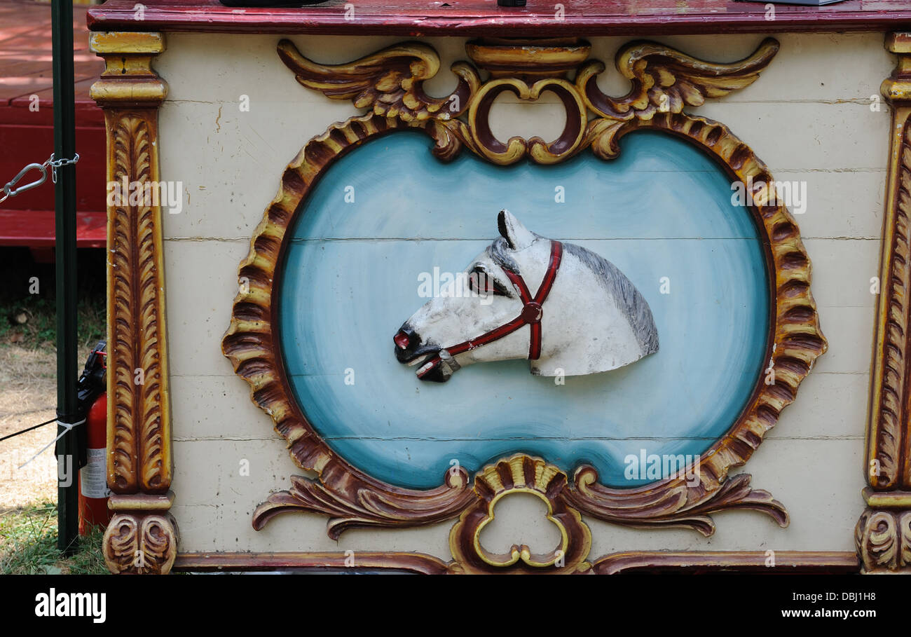 Fete Paradiso auf Governors Island für den Sommer 2013 ist eine Sammlung von antiken Karussells und Fahrgeschäften. Stockfoto