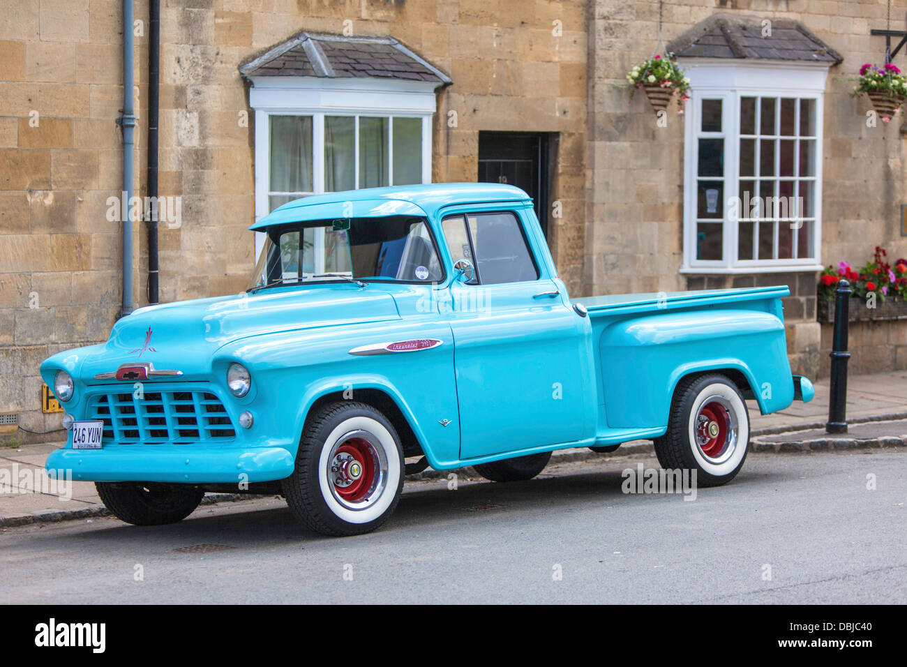 Hell blau American Chrysler Dodge C Series Pickup, Cotswolds, Gloucestershire, England, UK Stockfoto