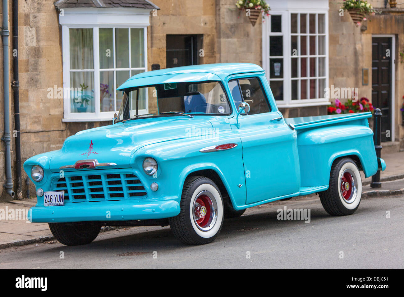 Hell blau American Chrysler Dodge C Series Pickup, Cotswolds, Gloucestershire, England, UK Stockfoto