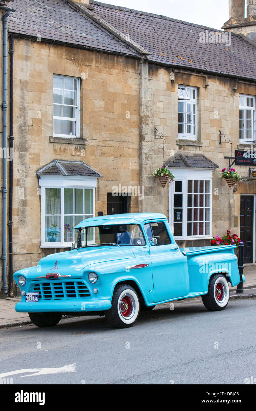 Hell blau American Chrysler Dodge C Series Pickup, Cotswolds, Gloucestershire, England, UK Stockfoto