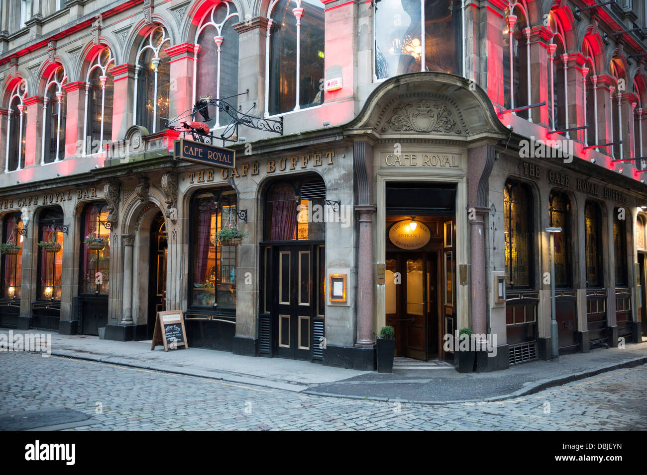 Außenseite des Cafe Royal, Edinburgh, Schottland Stockfoto