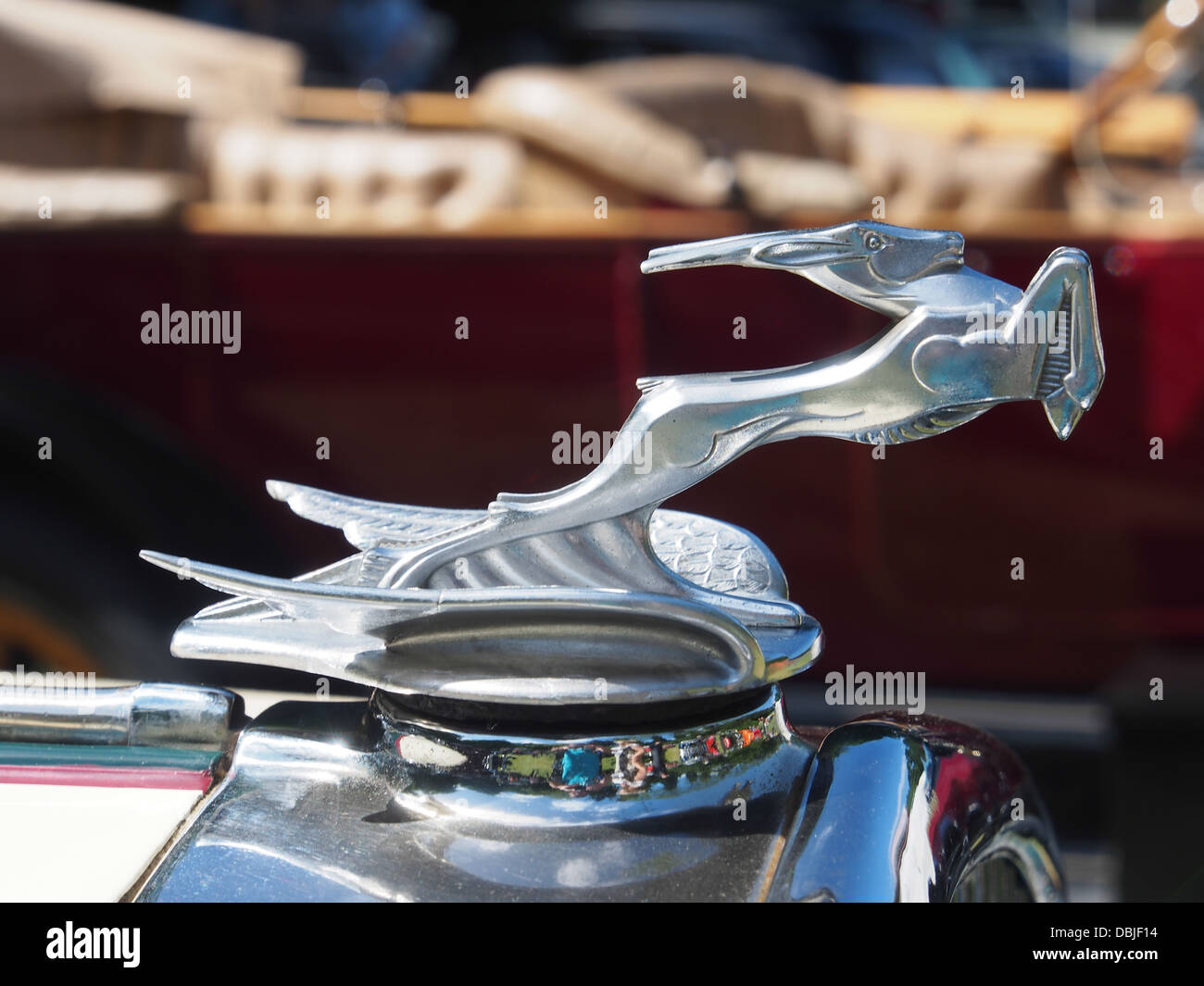 Der Chrysler Imperial Series 75 von 1929 ist ein Oldtimer, der für seine unverwechselbare Verzierung und sein elegantes Design bekannt ist. Es war zu seiner Zeit ein Premium-Fahrzeug, das sowohl Stil als auch fortschrittliche Technik für diese Zeit bot. Stockfoto