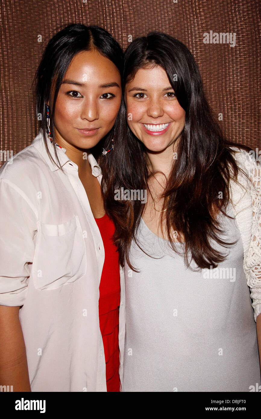 Greta Lee und Zoe Winter Opening Night after-Party für die LCT3 Produktion von 4000 statt Miles an der West Bank Cafe New York City, USA - 20.06.11 Stockfoto