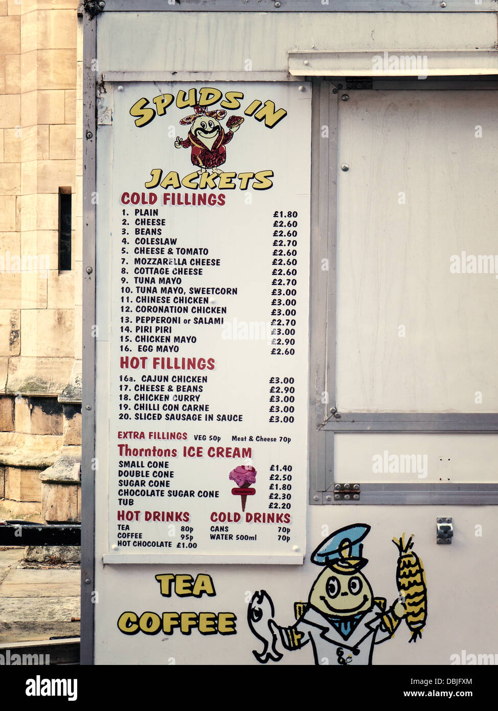 Fast-Food-Menü auf einer Konzession Garküche in einer Seitenstraße von York, UK. Stockfoto