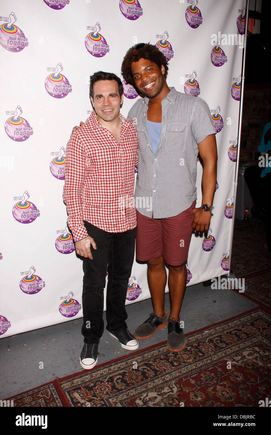 Mario Cantone und Jeremy Black The New York City Gay Pride Edition "Celebrity Autobiographie" präsentiert von barfuß Wein im Gramercy Theatre - Ankünfte statt.  New York City, USA - 25.06.11 Stockfoto