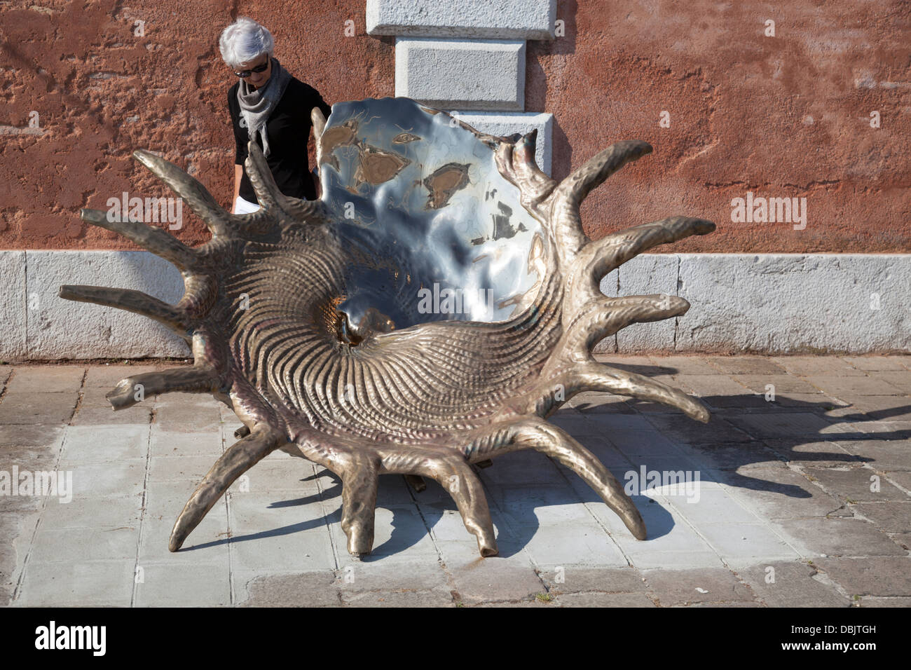 Ein M. Quinn viel vergrößert Bronze-Skulptur - 55. Venedig Biennale. Skulptur Bronze de Très Agrandie de M.Quinn. Stockfoto