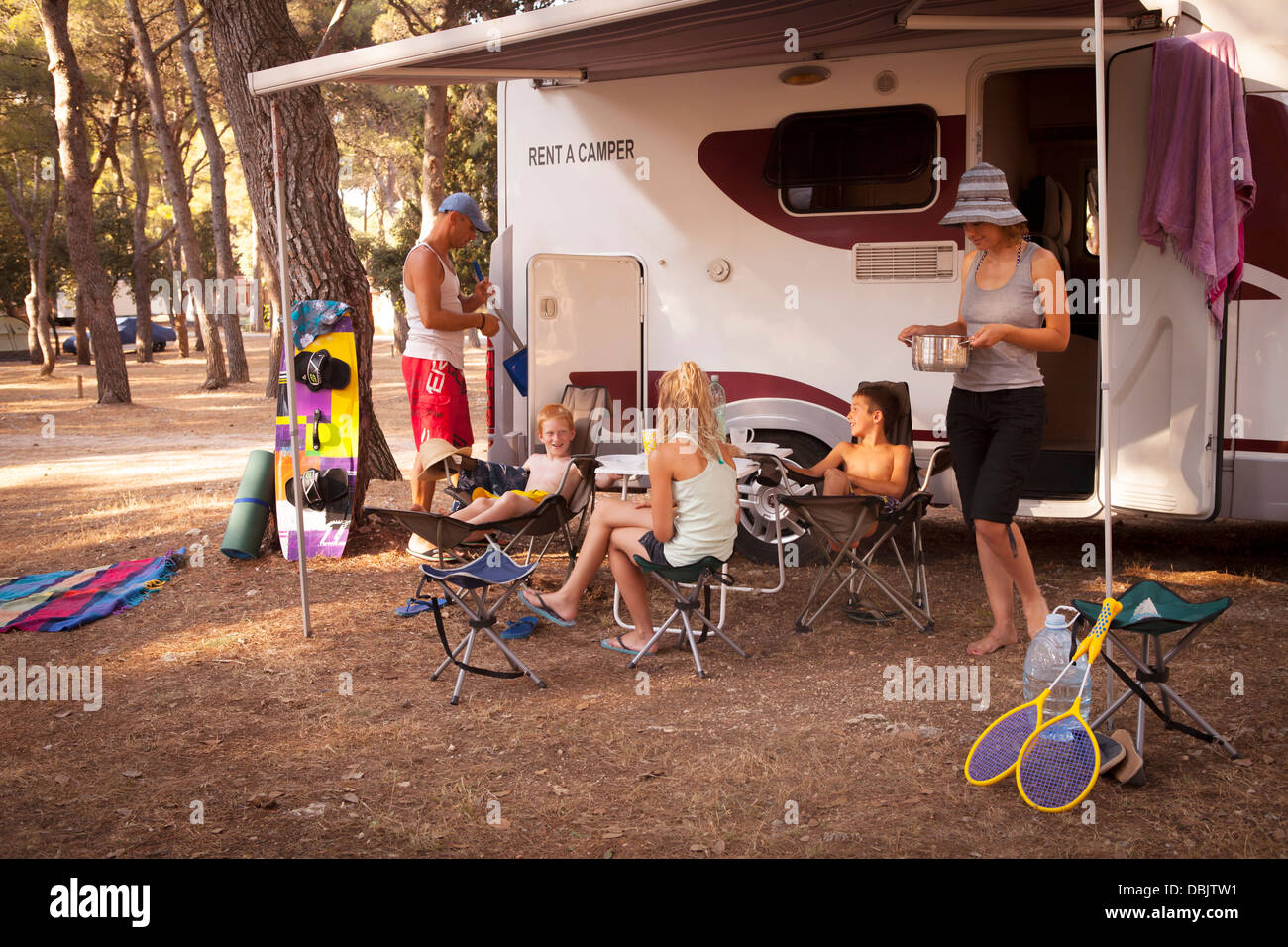 Kroatien, Dalmatien, Urlaub mit der Familie auf Campingplatz Stockfoto